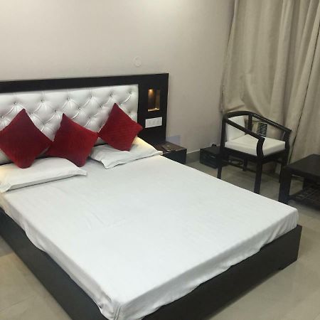 Metro Lodge Hyderabad Ngoại thất bức ảnh
