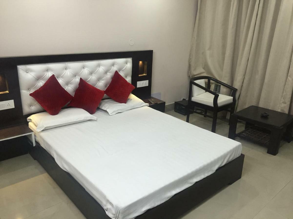 Metro Lodge Hyderabad Ngoại thất bức ảnh